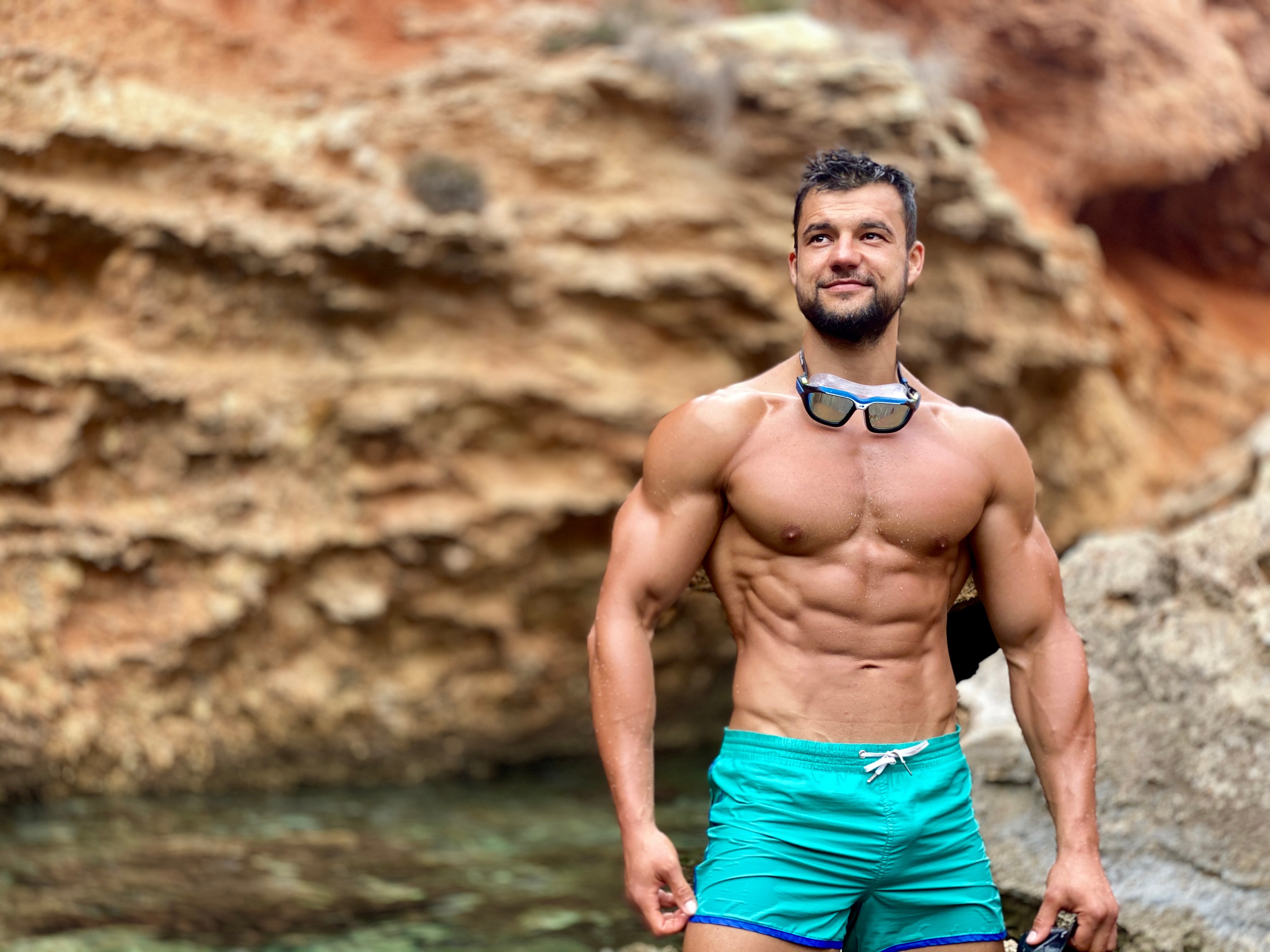 Remus Boroiu într-un portret natural în aer liber