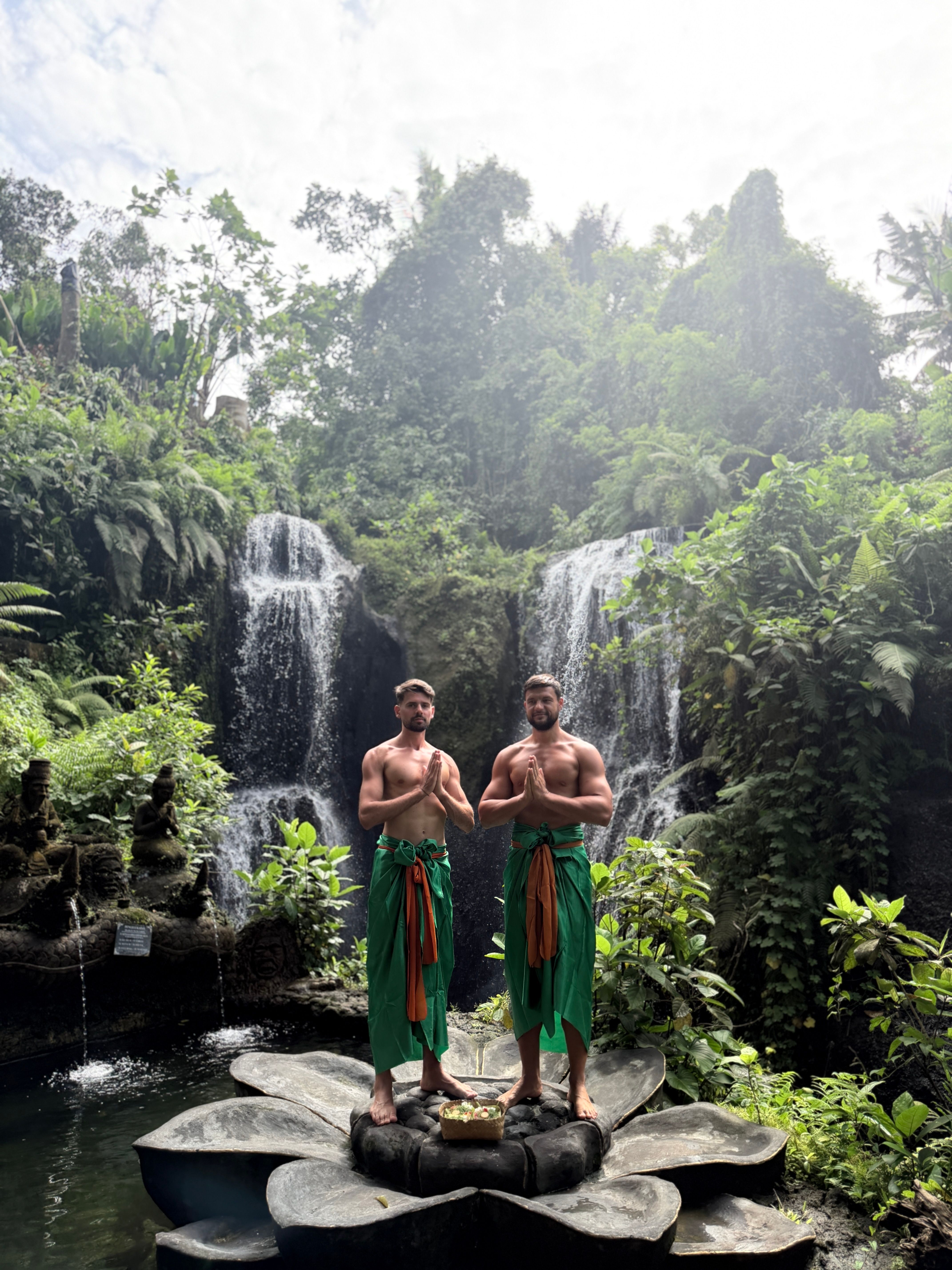 Experiență la o cascadă în cadrul unui VIP Retreat în Bali